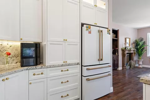 Kitchen - 426 S Highland Ave, Ripon, CA 95366 photo 8 of 13