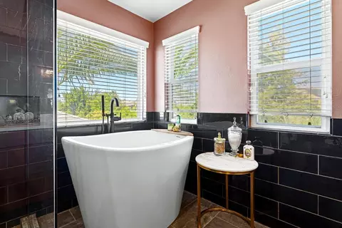 Bath - 426 S Highland Ave, Ripon, CA 95366 photo 7 of 11