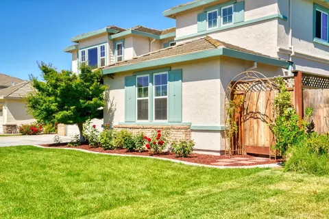 Exterior - 426 S Highland Ave, Ripon, CA 95366 photo 4 of 12