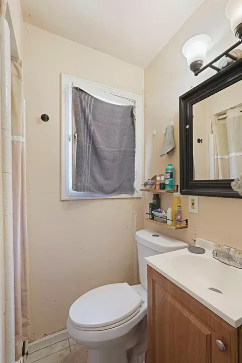 Bath - 1006 6th St, Modesto, CA 95354 photo 1 of 3