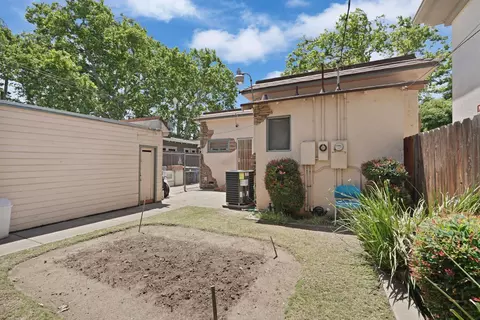Exterior - 1006 6th St, Modesto, CA 95354 photo 5 of 9