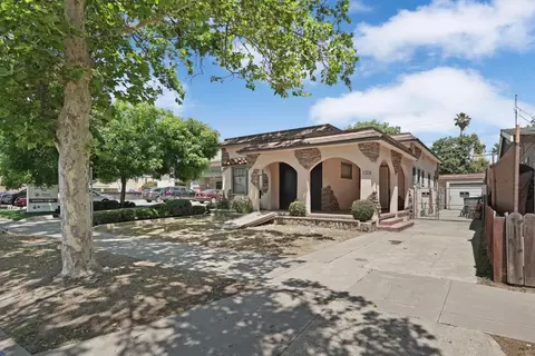 Exterior - 1006 6th St, Modesto, CA 95354 photo 2 of 9