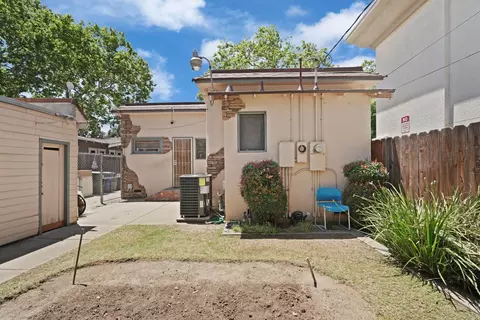 Exterior - 1006 6th St, Modesto, CA 95354 photo 6 of 9