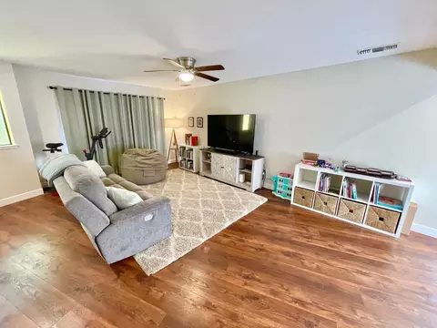 Living - 265 Cornwall Ave #2, Grass Valley, CA 95945 photo 10 of 12