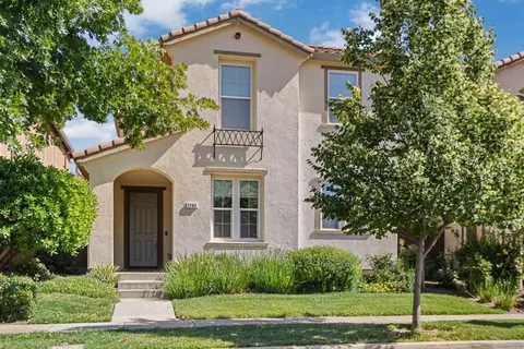 1761 N Breezy Meadow Dr, Sacramento, CA 95834
