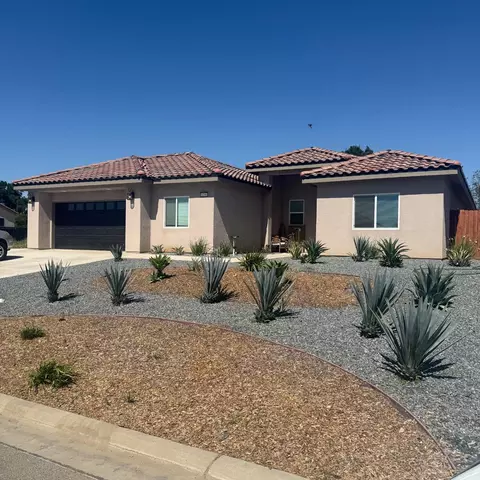 8390 Lake Shore Dr, Chowchilla, CA 93610
