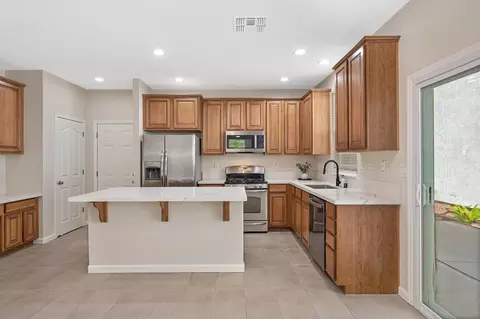 2888 Mojave Dr, West Sacramento, CA 95691