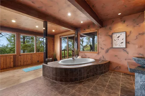Bath - 4800 Abbey Rd, Placerville, CA 95667 photo 2 of 9