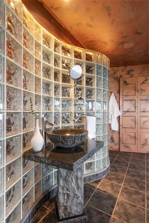 Bath - 4800 Abbey Rd, Placerville, CA 95667 photo 3 of 9