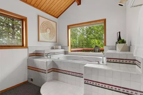 Bath - 4800 Abbey Rd, Placerville, CA 95667 photo 5 of 9