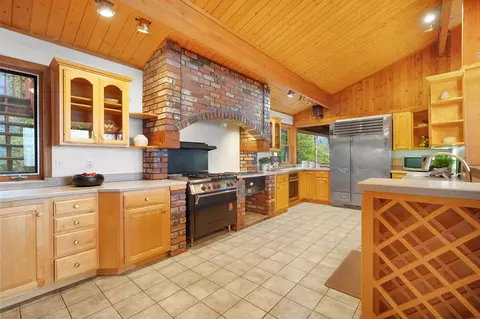 Kitchen - 4800 Abbey Rd, Placerville, CA 95667 photo 3 of 6