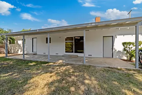 Exterior - 2707 Warwick Ln, Modesto, CA 95350 photo 7 of 8