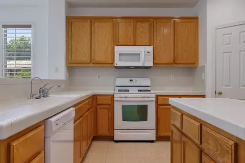 Kitchen - 9360 Jacks Pl, Patterson, CA 95363 photo 2 of 4