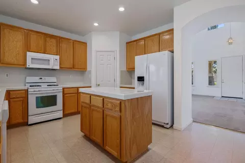 Kitchen - 9360 Jacks Pl, Patterson, CA 95363 photo 3 of 4