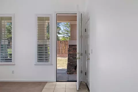 Entry Way - 9360 Jacks Pl, Patterson, CA 95363 photo 2 of 9