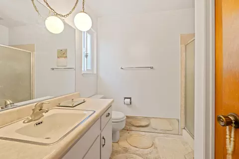 Bath - 3356 Ocotillo Way, Modesto, CA 95355 photo 2 of 2