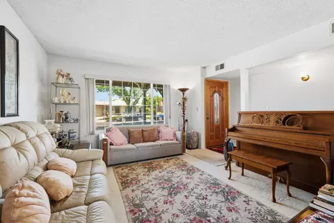 Living - 3356 Ocotillo Way, Modesto, CA 95355 photo 2 of 3