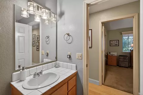 Bath - 2796 Clipper Ct, Cool, CA 95614 photo 2 of 6