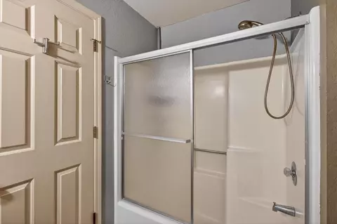 Bath - 2796 Clipper Ct, Cool, CA 95614 photo 3 of 6