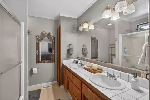 Bath - 2796 Clipper Ct, Cool, CA 95614 photo 4 of 6