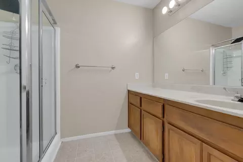 Bath - 1116 Cedar Creek Dr #4, Modesto, CA 95355 photo 2 of 2