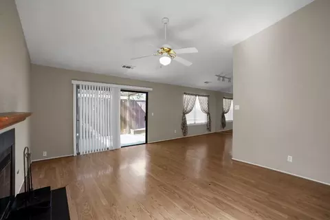 Living - 1116 Cedar Creek Dr #4, Modesto, CA 95355 photo 2 of 4