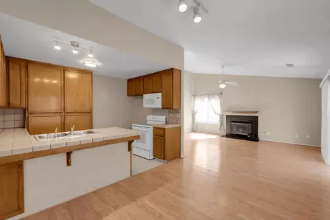 Living - 1116 Cedar Creek Dr #4, Modesto, CA 95355 photo 4 of 4
