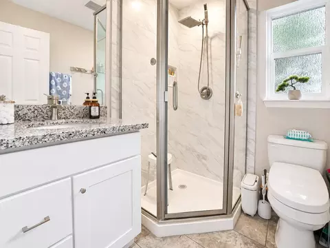 Bath - 6518 Markley Way, Carmichael, CA 95608 photo 1 of 2
