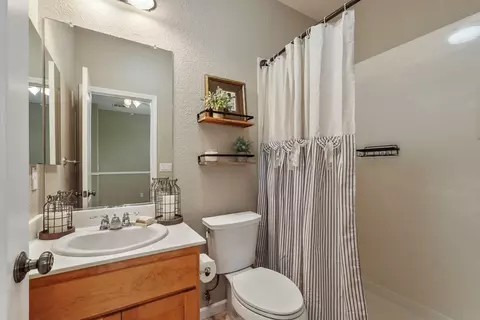 Bath - 2604 Temescal Dr, Modesto, CA 95355 photo 2 of 6