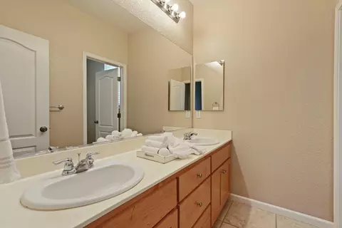 Bath - 2604 Temescal Dr, Modesto, CA 95355 photo 5 of 6
