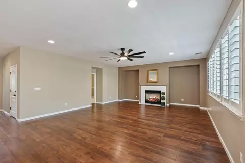 Living - 2604 Temescal Dr, Modesto, CA 95355 photo 4 of 7