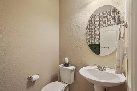 Bath - 2604 Temescal Dr, Modesto, CA 95355 photo 1 of 6