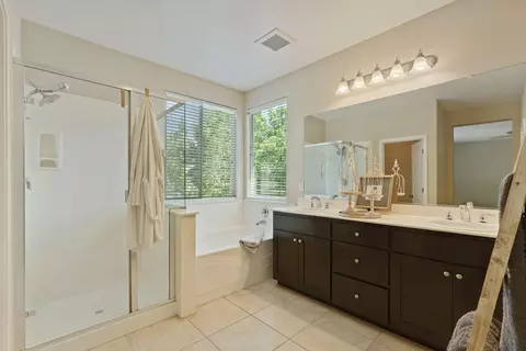 Bath - 2604 Temescal Dr, Modesto, CA 95355 photo 3 of 6