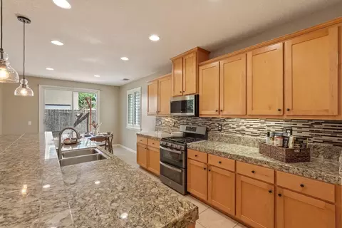 Kitchen - 2604 Temescal Dr, Modesto, CA 95355 photo 2 of 4
