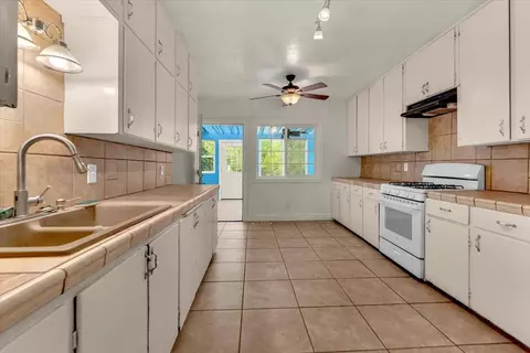 Kitchen - 1129 Dewsnup Ave, Gridley, CA 95948 photo 2 of 5