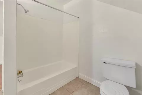 Bath - 1129 Dewsnup Ave, Gridley, CA 95948 photo 3 of 3