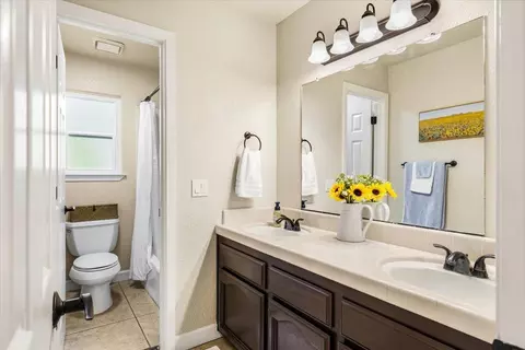 Bath - 6314 Emerald Dr, Rocklin, CA 95677 photo 3 of 3