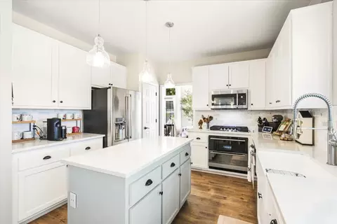 Kitchen - 6314 Emerald Dr, Rocklin, CA 95677 photo 4 of 5