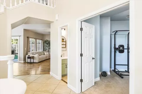 Entry Way - 6314 Emerald Dr, Rocklin, CA 95677 photo 4 of 5