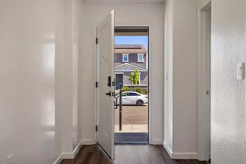Entry Way - 342 Rubicon Ct, Merced, CA 95341 photo 2 of 11