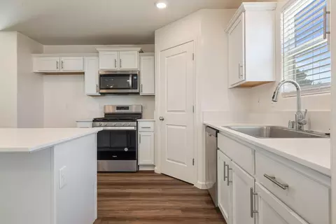 Kitchen - 342 Rubicon Ct, Merced, CA 95341 photo 4 of 4