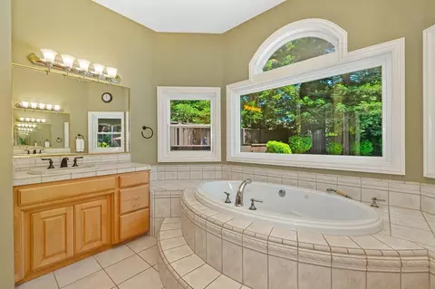 Bath - 2514 Regatta Ct, Davis, CA 95618 photo 1 of 5
