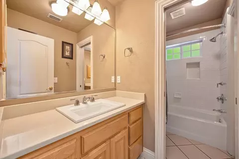 Bath - 2514 Regatta Ct, Davis, CA 95618 photo 3 of 5