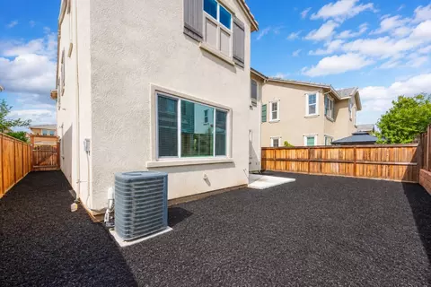 Exterior - 270 E Phelps Dr, Mountain House, CA 95391 photo 10 of 11