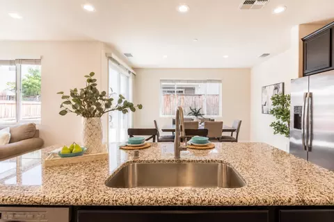 Kitchen - 270 E Phelps Dr, Mountain House, CA 95391 photo 5 of 5