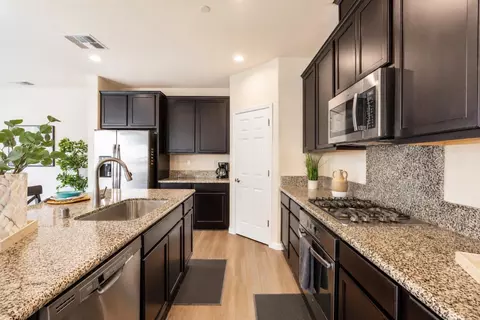 Kitchen - 270 E Phelps Dr, Mountain House, CA 95391 photo 4 of 5