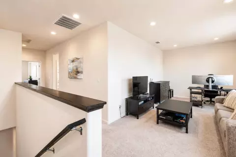 Entry Way - 270 E Phelps Dr, Mountain House, CA 95391 photo 5 of 6