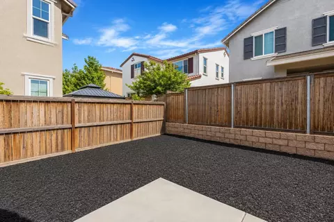 Exterior - 270 E Phelps Dr, Mountain House, CA 95391 photo 8 of 11