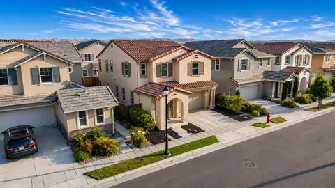 View/Area - 270 E Phelps Dr, Mountain House, CA 95391 photo 3 of 14