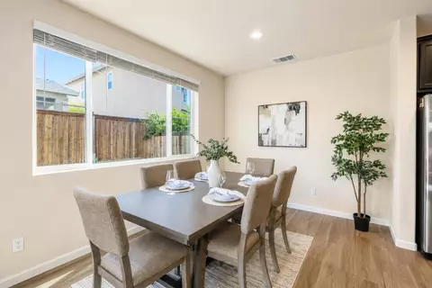 Dining - 270 E Phelps Dr, Mountain House, CA 95391 photo 2 of 3